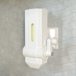 distributeur de savon solide blanc sur un mur de faïence